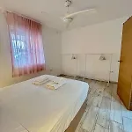 Villa Hispalis De *